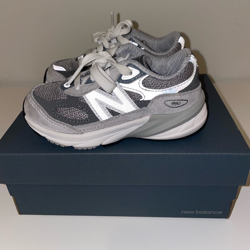 Toddler 990v6 New Balance size 7